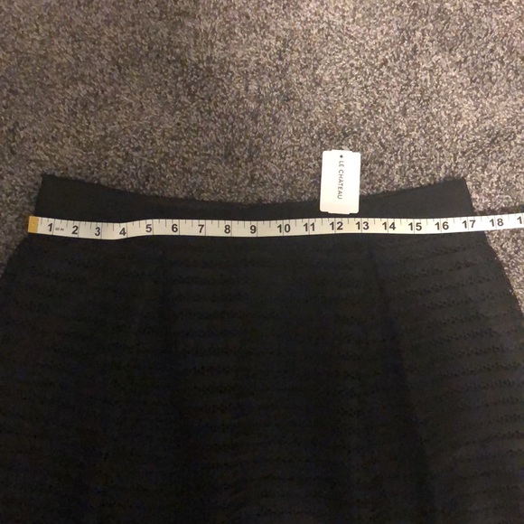 Le Chateau Black pleated skirt size 12 - Picture 5 of 9